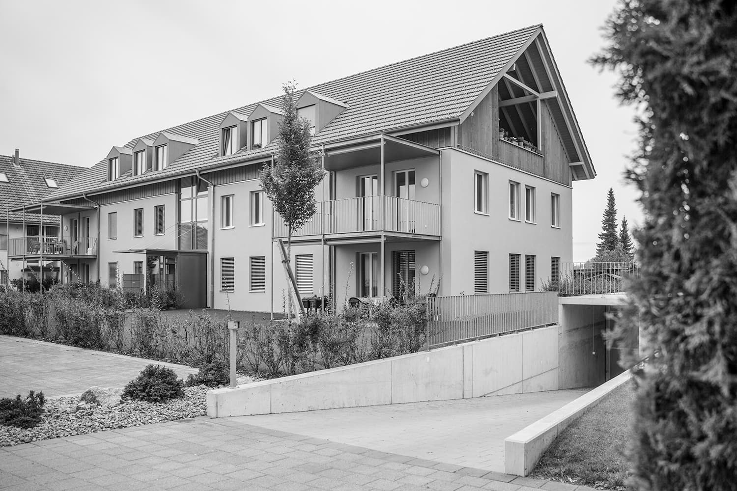 MFH Aegerterstrasse 4923 Wynau mit Steildach und Dachterrasse (Denkmalpflege)
